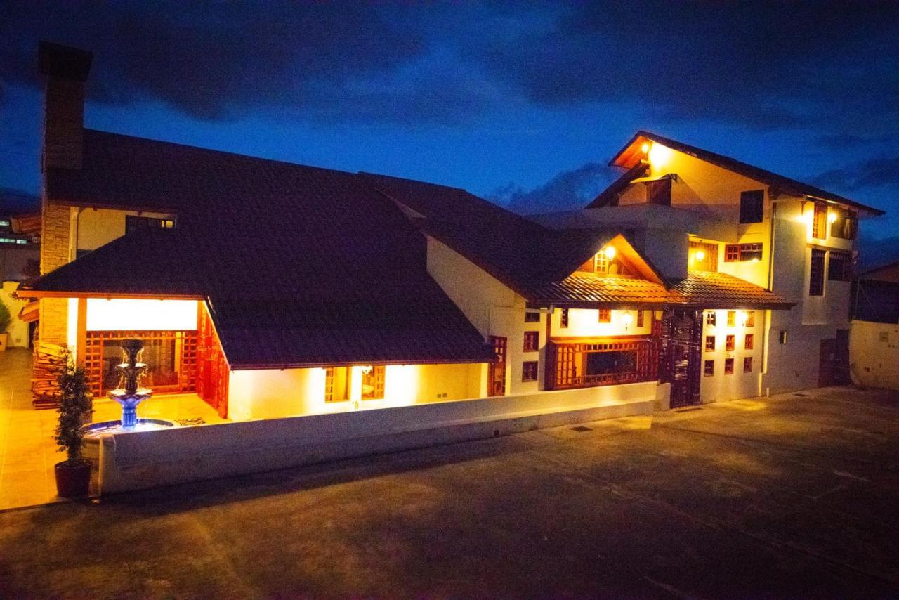 Hostal Dulce Hogar Latacunga Exterior photo